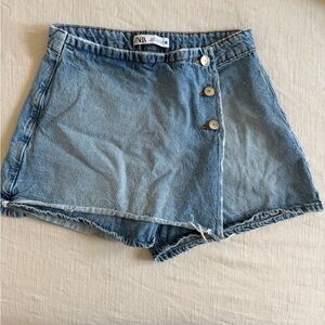 Zara Women's Light Blue Button-Up Jean Shorts